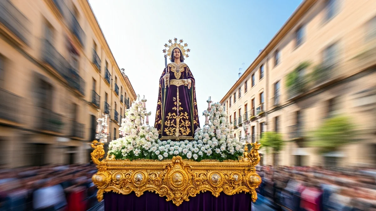 Imagen de una procesión de Semana Santa en Alcalá de Henares, con un paso religioso y una multitud de personas.