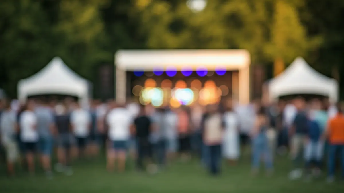 Imagen genérica de un festival de música al aire libre con una multitud disfrutando.