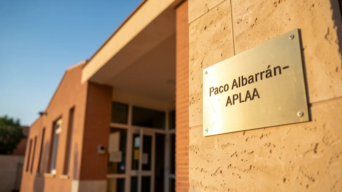 Fachada del centro de la Asociación Para la Lucha Antialcohólica de Alcorcón, ahora Centro de Rehabilitación Paco Albarrán-APLAA.