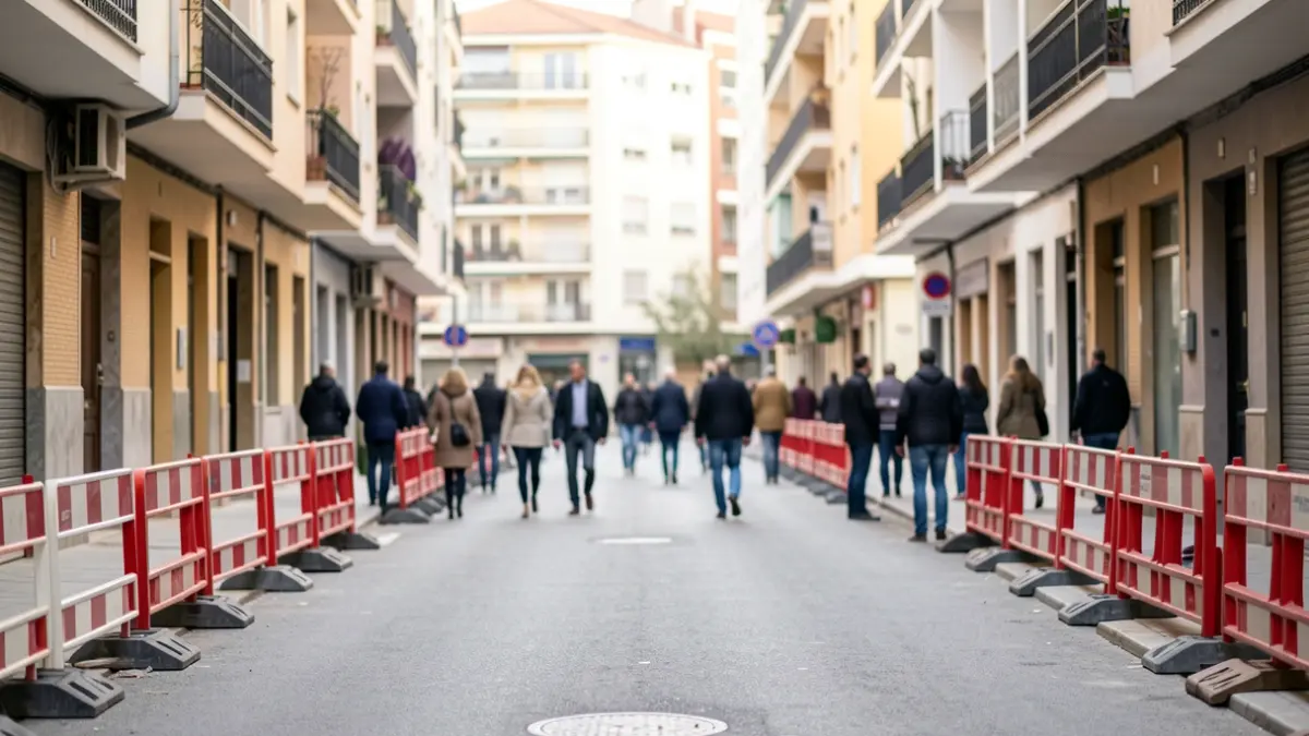 Image of a residential street in Madrid with construction elements.
