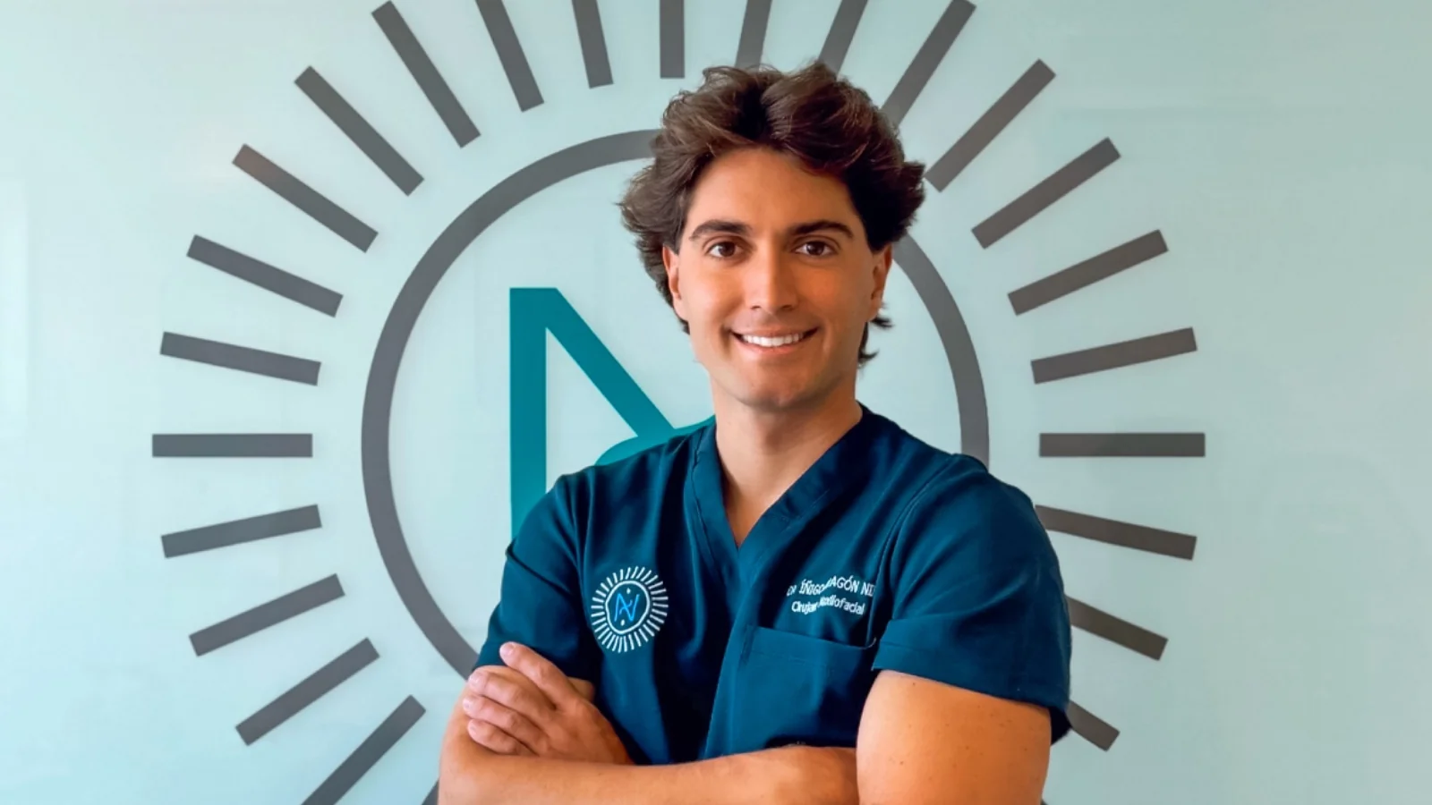 El Dr. Íñigo Aragón vuelve a Madrid tras cerca de dos años de formación internacional en cirugía facial