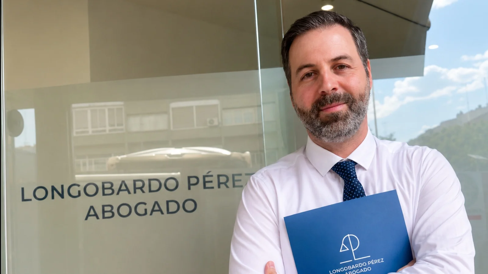Cómo regularizarse en España en 2026: principales vías de residencia para extranjeros