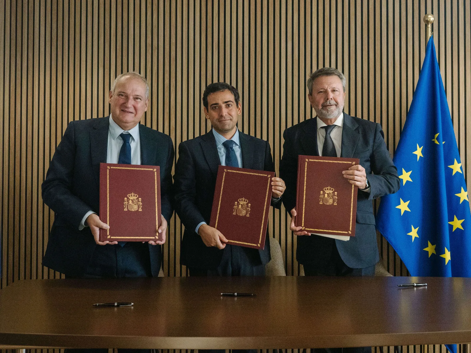 El secretario de Estado de Transportes y Movilidad Sostenible, José Antonio Santano, junto con el ministro de Industria, Jordi Hereu y el vicepresidente ejecutivo de Prosperidad y Estrategia Industria