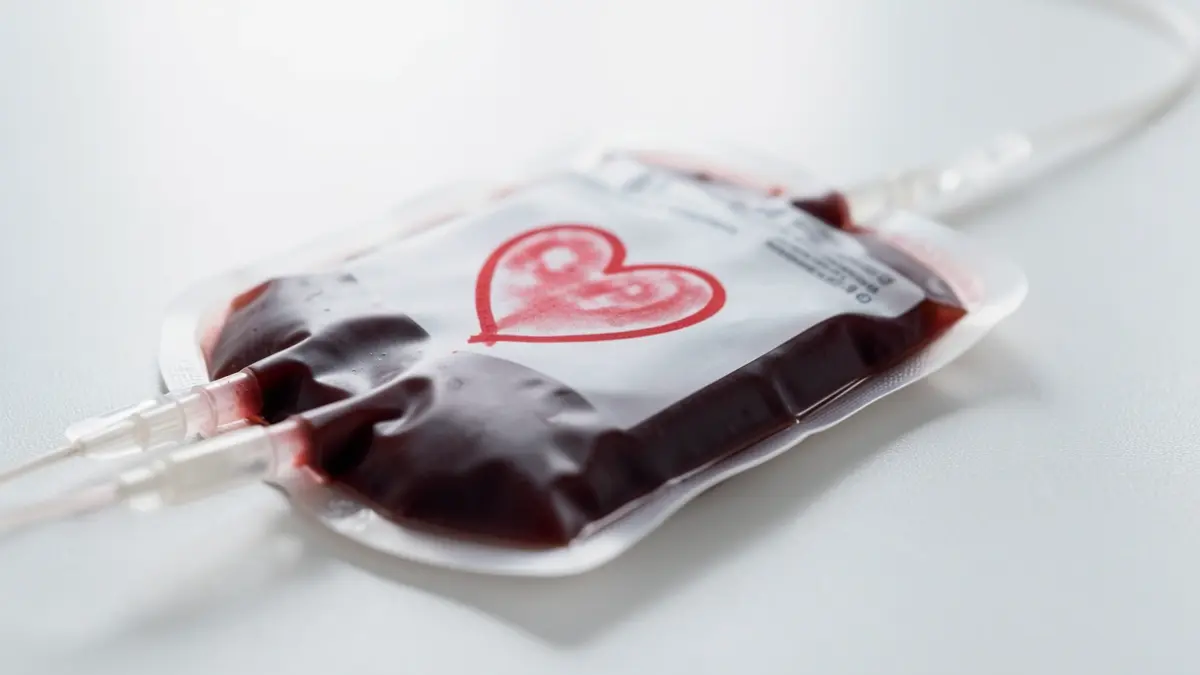 Imagen genérica de una bolsa de sangre con un corazón dibujado.